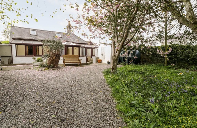 TY TAID, with open fire in Llanddaniel Fab