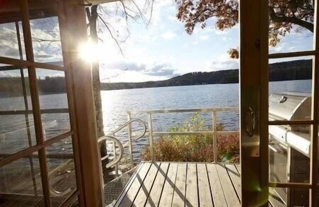 Tyler House, 4 Bedrooms, 2 Bathrooms, House to steps to Lake Spofford