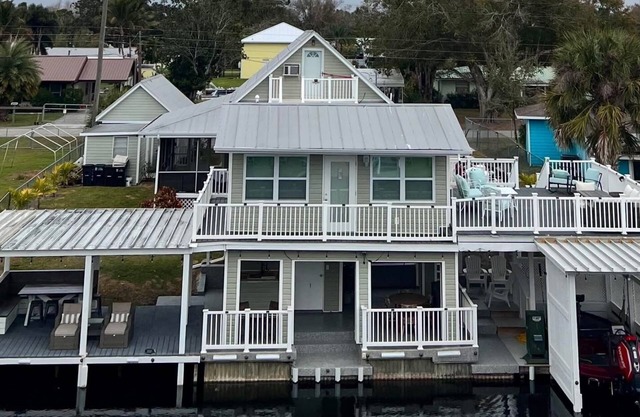Ultimate Dock House w/Boat Parking