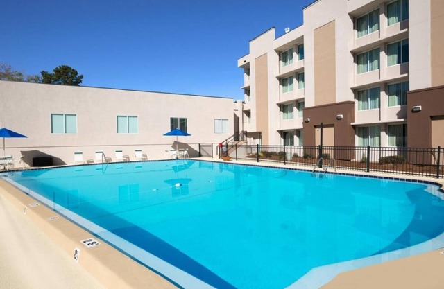 Unforgettable City Trip! Pets Allowed! On-site Pool! Parking Available!