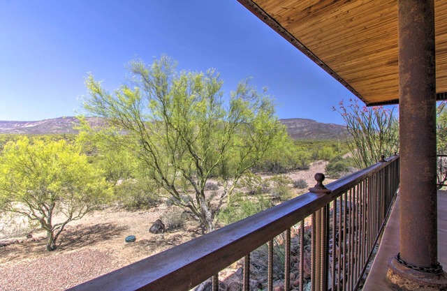 Unique Phoenix Abode w/2-Tier Patio & Grills