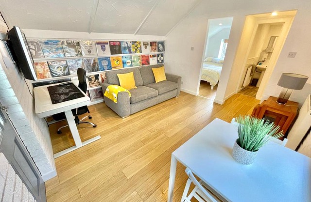 Unique Studio - Self Check In & Parking