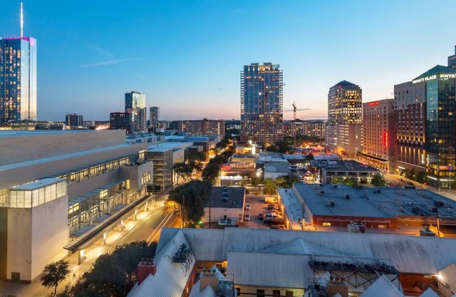 Unwind and Explore in the Heart of Austinn
