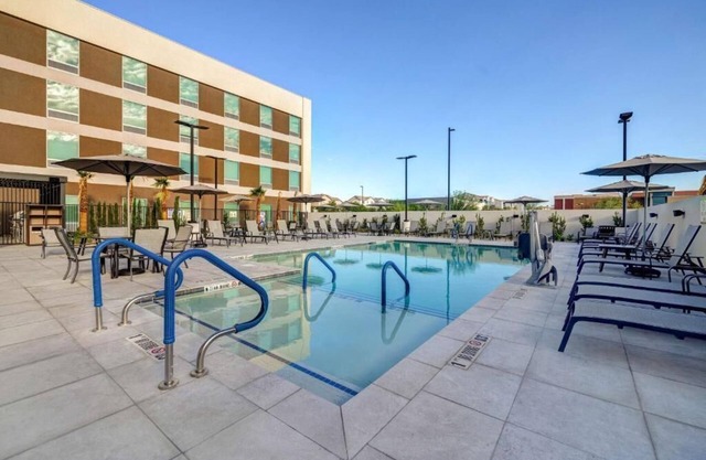 Unwind and Indulge In Our Oasis! 2 Modern Units, Free Breakfast, Kitchen!