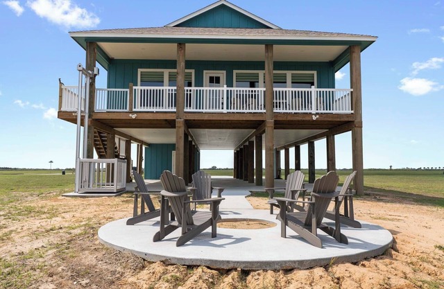 Unwind on the Bay- Fishing, Pool, Tennis, Basketball courts & Kids' Playground