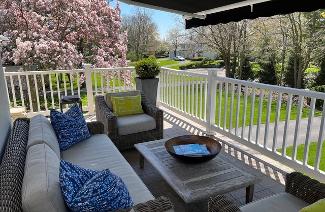 Updated, delightful Grosse Pointe hideaway-walking distance to GP city and Hill.