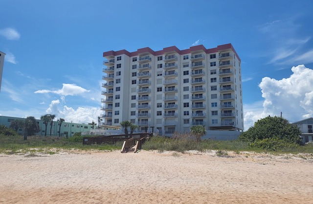 Updated Oceanfront Condo! Come and Relax by the Sea!