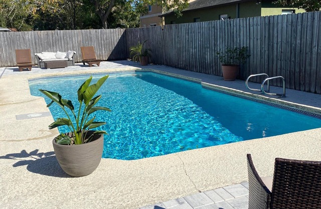 Updated Pool Home. 7 min from Bucs Stadium