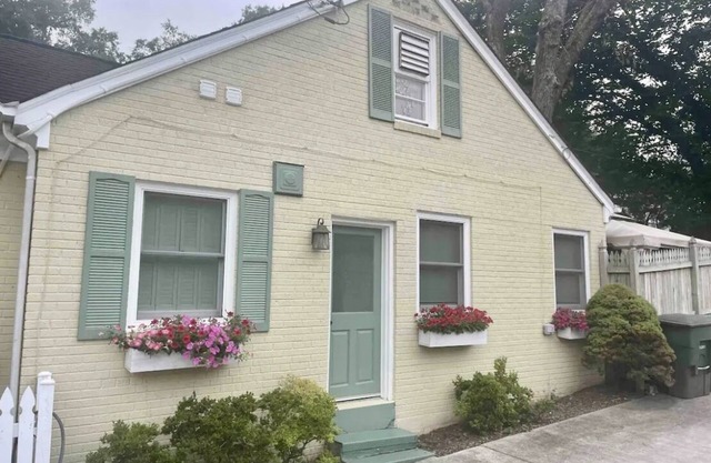 Upper Georgetown Charming City Retreat