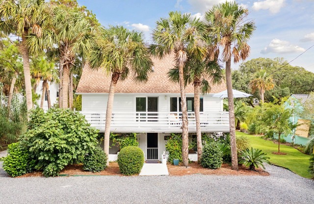 Upper Level of Duplex-Short Walk to Beach & Washout (Prime Surfing Spot)