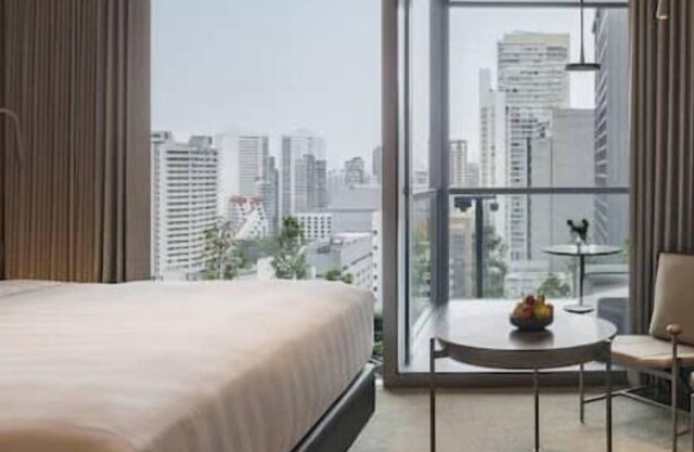 Upscale New Clean Tech Hotel Next to Famous Orchard Rd Premier King with Balcony