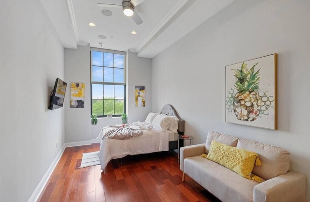 Upscale Studio w/Rooftop Deck