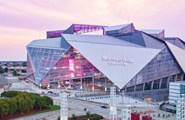 Urban Chic: Unwind in the Heart of Downtown Atlantan