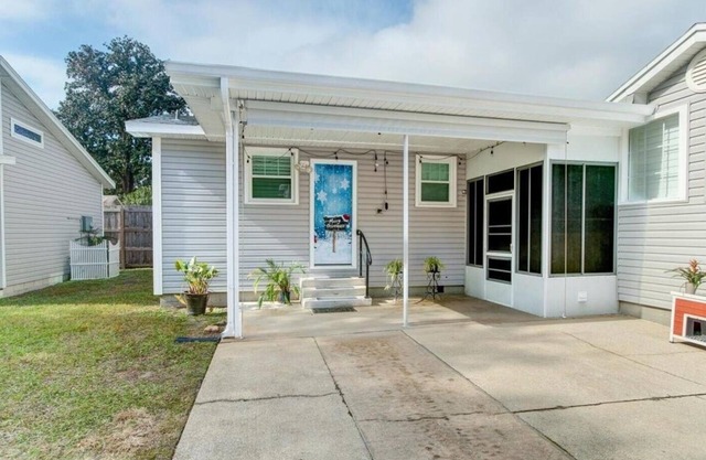 Urban Nest for Two Cozy Jax Hideaway Unit 2