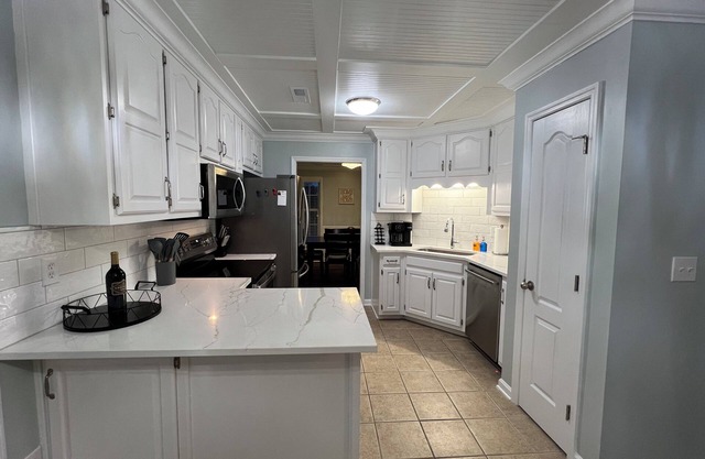 Urban Oasis - charming, centrally located home for visiting all of Huntsville!