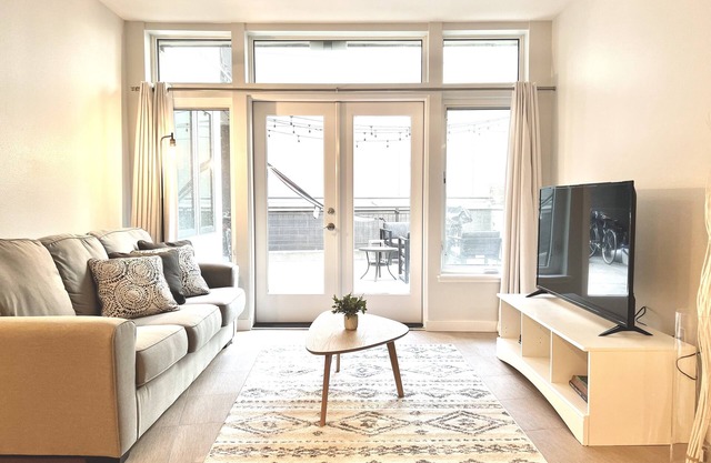 Urban Oasis in the Heart of the Pearl District! Walk Score of 98