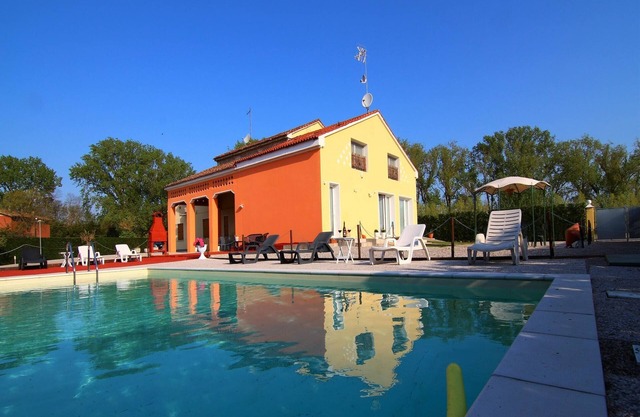 Venetian Villa with Pool and Sauna