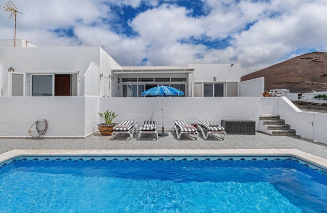 Vacation Home 'Casita Canaria' with Sea View, Private Pool and Wi-Fi
