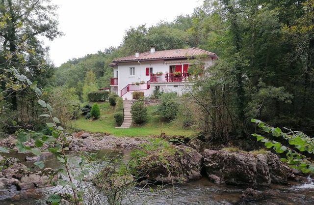 Vacation Home "Maison Kukusoa En Bord De Rivière" with Private Terrace & Wi-Fi