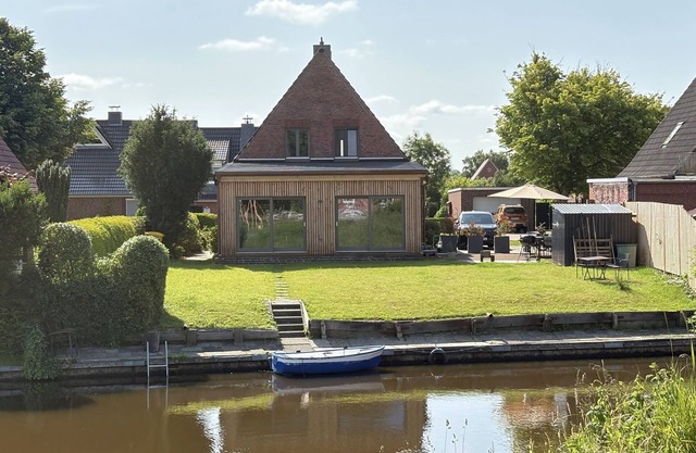Vacation home on the canal on 140sqm for up to 7 people and dogs!