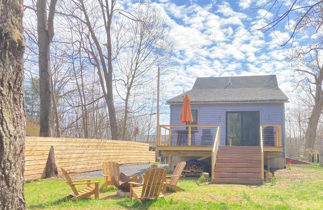 VACATION Mod Cottage Idyllic Setting Every Amenity