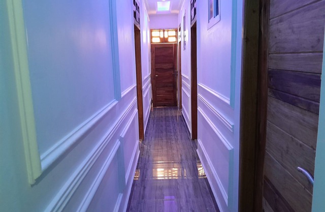 VALLEY BREEZE HOTEL