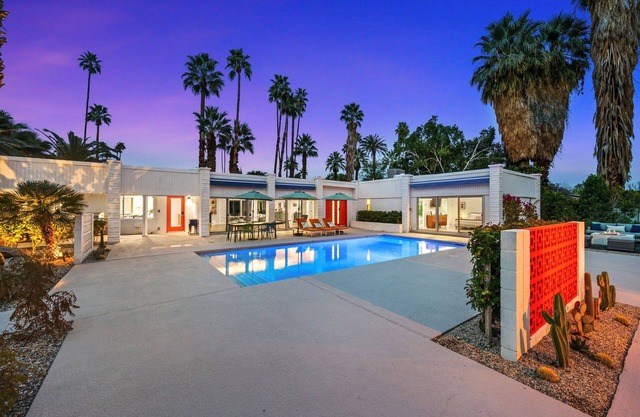 Valmonte Villa- Stunning- Luxe Mid-Century Estate- Resort like Pool, Firepit & More