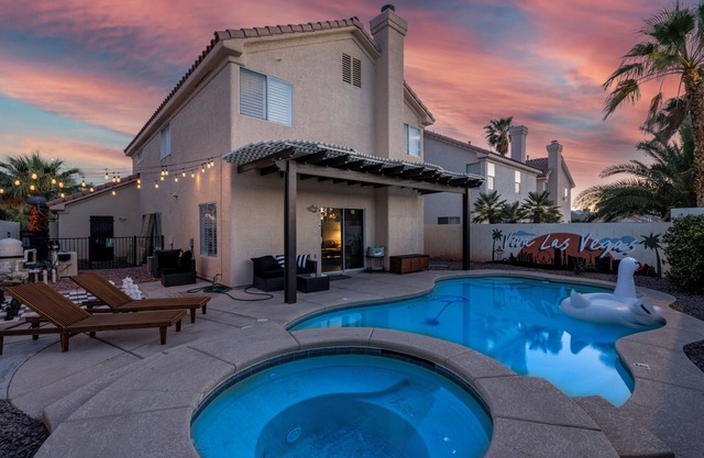 Vegas Game Haven Heated Pool! Near Airport & Strip
