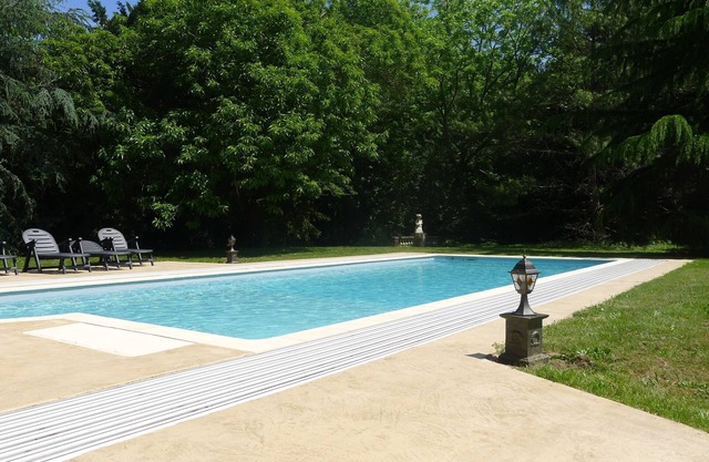 Vendée lodge, with heated indoor pool, surrounded by nature