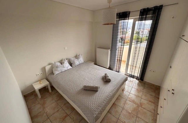 VerGian Brand New Spacious Apt at Agioi Theodoroi