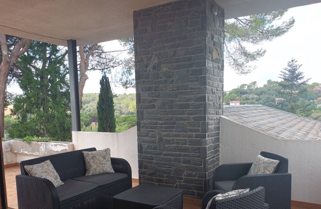 Very close to the Montmelo circuit. Ideal for work. Barbecue, pool and games
