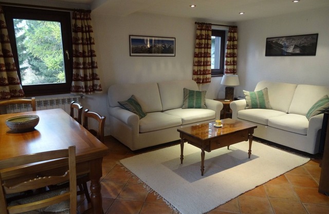 Very homely, traditional with modern facilities. Very comfortable and spacious.