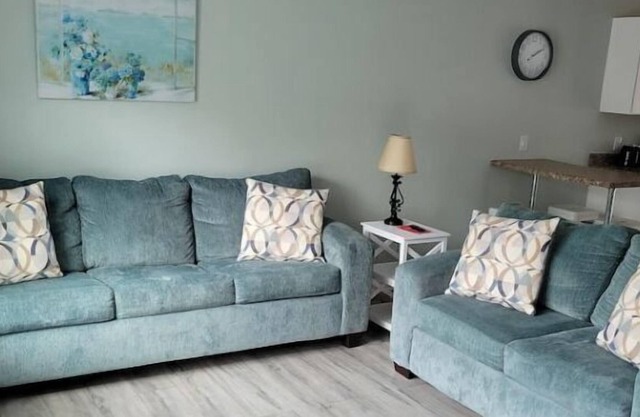 Very Nice 2 Bedroom Close to Venues /Warsaw Stays