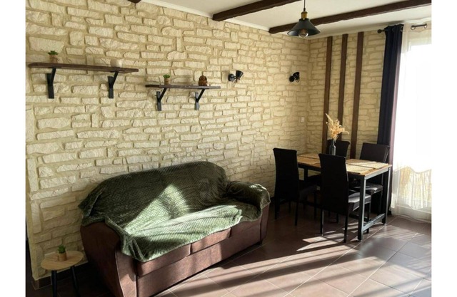 Very nice, secure, refurbished apartment close to all amenities