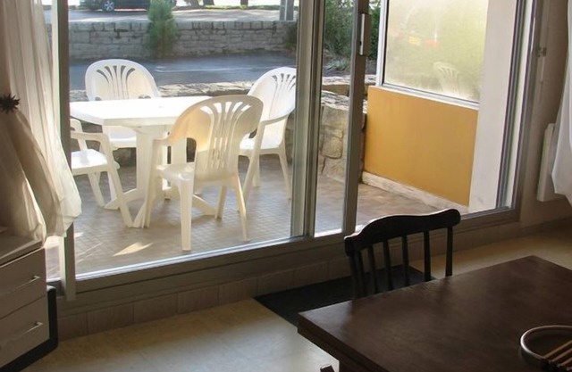 Very pleasant studio with large terrace facing the sea
