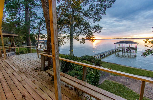 Very Private 1-Acre, 4-Bedrooms, 3-Fish Records, 21-Floor to Ceiling Windows
