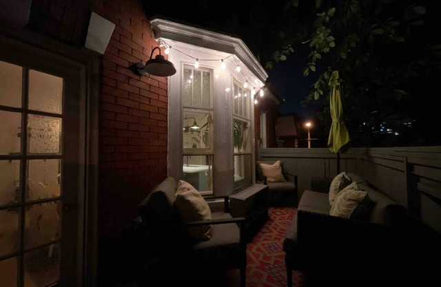 Very quiet 3BD Apt. Queen/Spadina. FREE parking