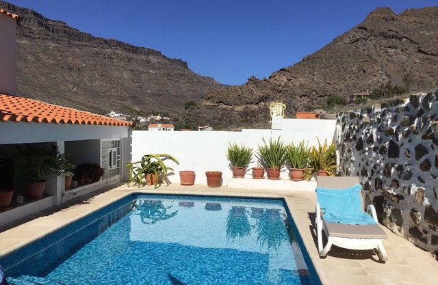 Very quiet house, pool, terrace and sea views