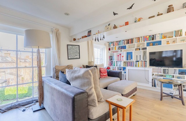 Vibrant 2BD Flat, 8 Min Walk to Brixton Station
