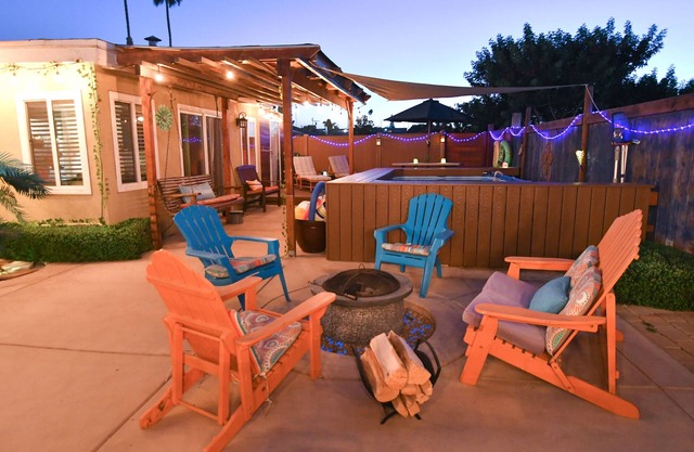 Vibrant, entertaining, & cozy spacious home with artistic flare!