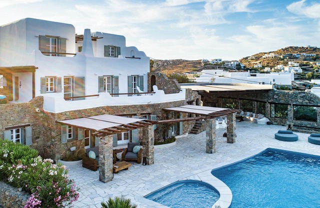 Vibrant Villa w/private pool & Sunrise Views - 2024 Renovation