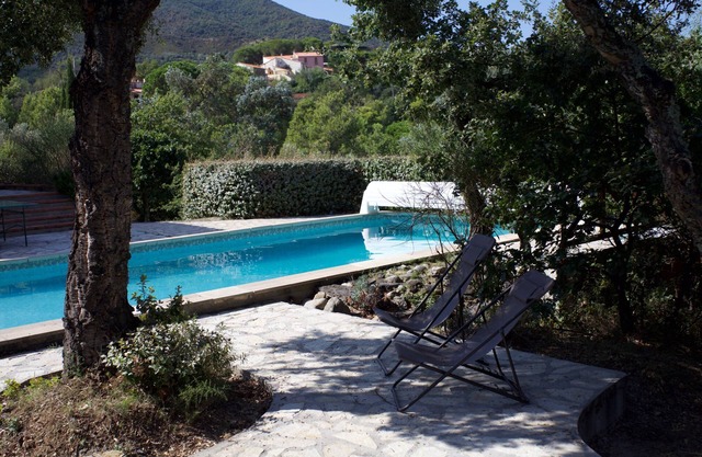 Villa (12p), big pool, AC, beautiful view on the Canigou mountain. 2 families ok