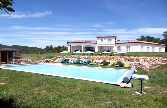 Villa 3681 ft² classified 4 Stars on 2.5 acres - Provence