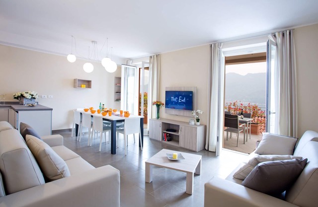 Villa 4 Residence Sala Comacina sleeps 8 with spa & pool by Italian Apartments