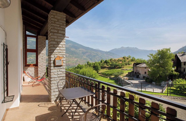 Villa 'A 30 Minuti Da Courmayeur' with Mountain View, Terrace and Wi-Fi