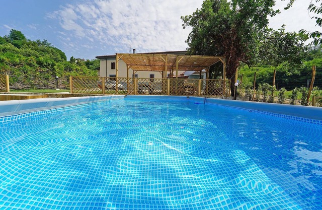 VILLA ADELAIDE 20Pax, Free WiFi, Private pool near Apuan Alps and Cinque Terre