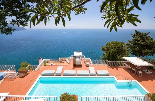 Villa Almeida - Four Bedroom Villa, Sleeps 8