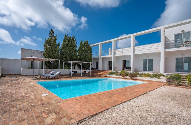 Villa 'Alto Da Lua' with sea view, shared pool and Wi-Fi access
