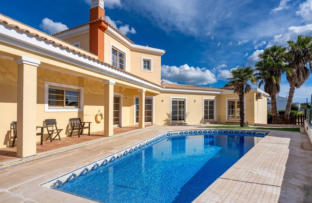 Villa 'Alvor' with Sea View, Wi-Fi and Air Conditioning