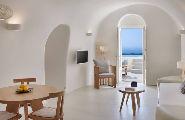 Villa Anastasia with Stunning Caldera Views